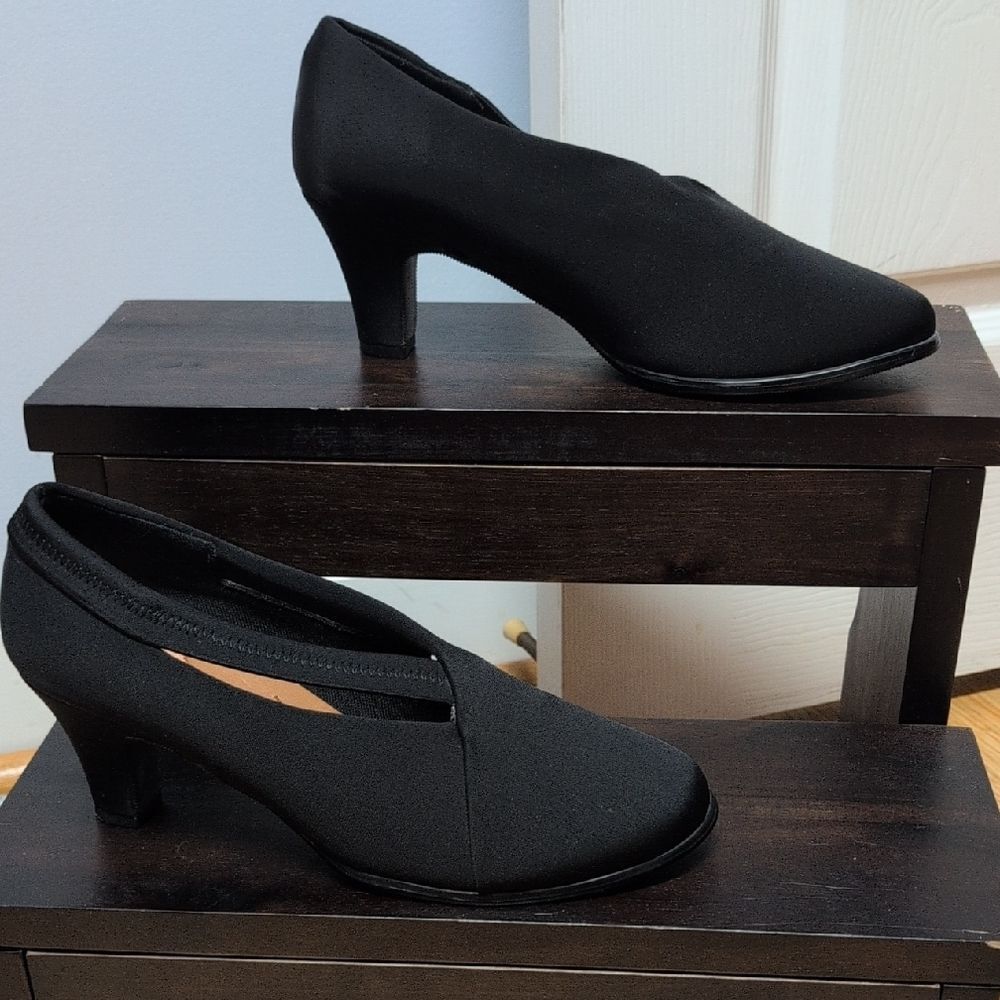 Ros Hommerson Black Satin Stretch CutOut Strap Soft Comfort Pumps Size 8.5W - Picture 1 of 8
